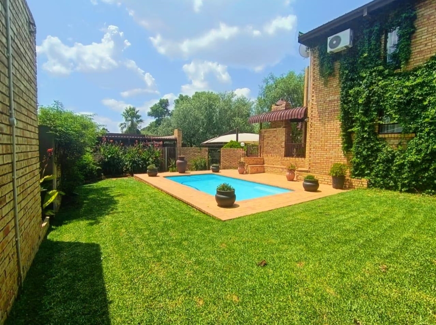 7 Bedroom Property for Sale in Langenhovenpark Free State